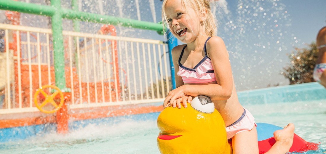 Spelen in de waterspeeltuin