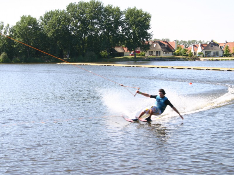 WATERSKIBAAN_WATERSKIEN_SEVENTWENTY_BUNGALOWS_KABEL.JPG